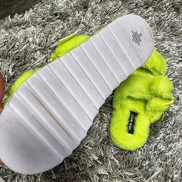 Nine West Women's Funkie fuzzy neon green faux Furry Slide buckled Sandals - Picture 6 of 6